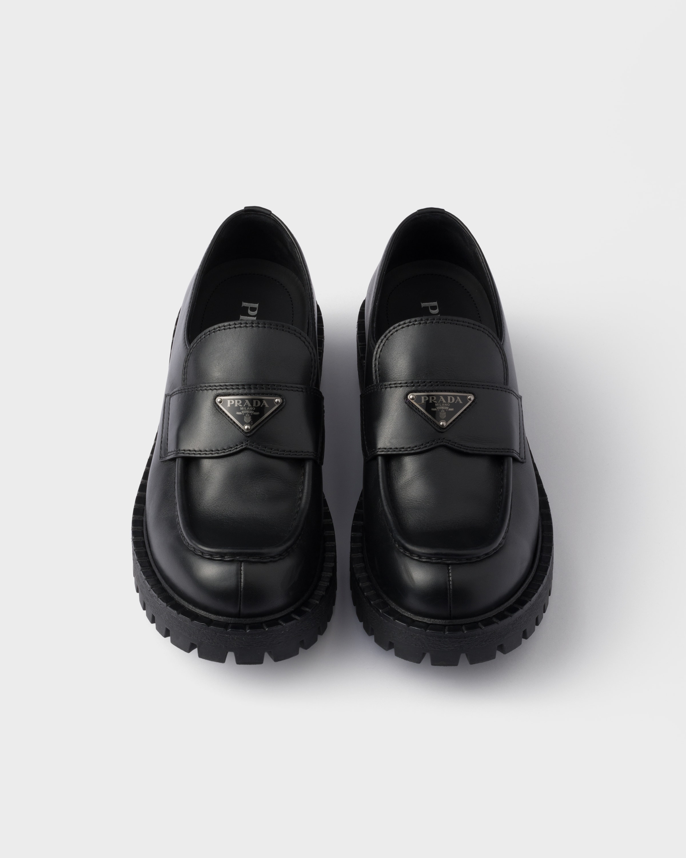 ブラック ブラッシュドレザー ローファー | PRADA