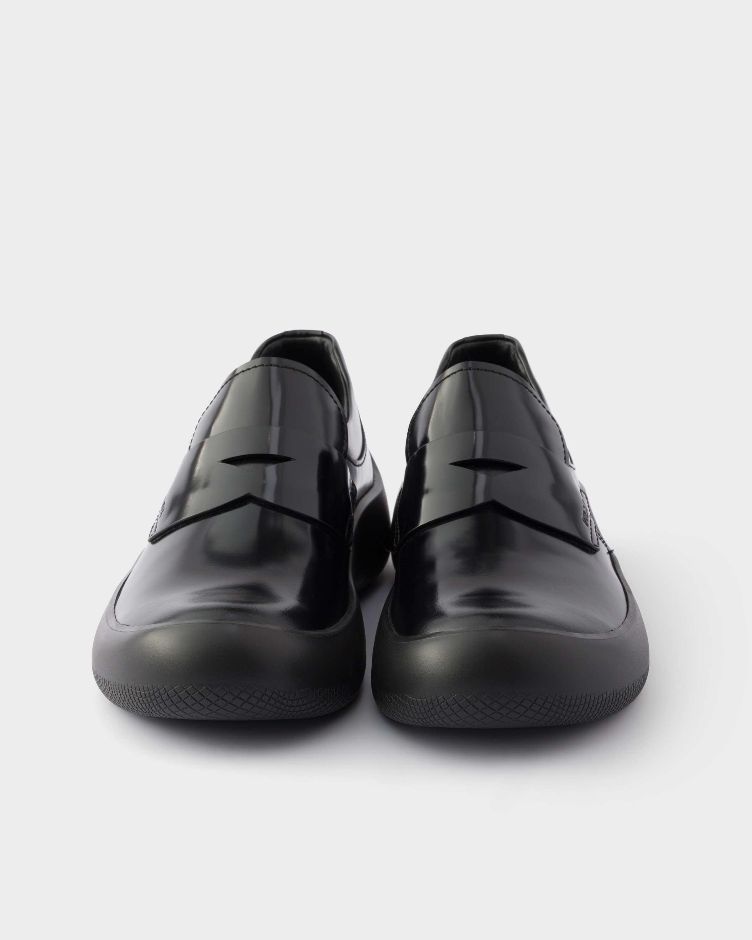ブラック ブラッシュドレザー ローファー | PRADA - 日本