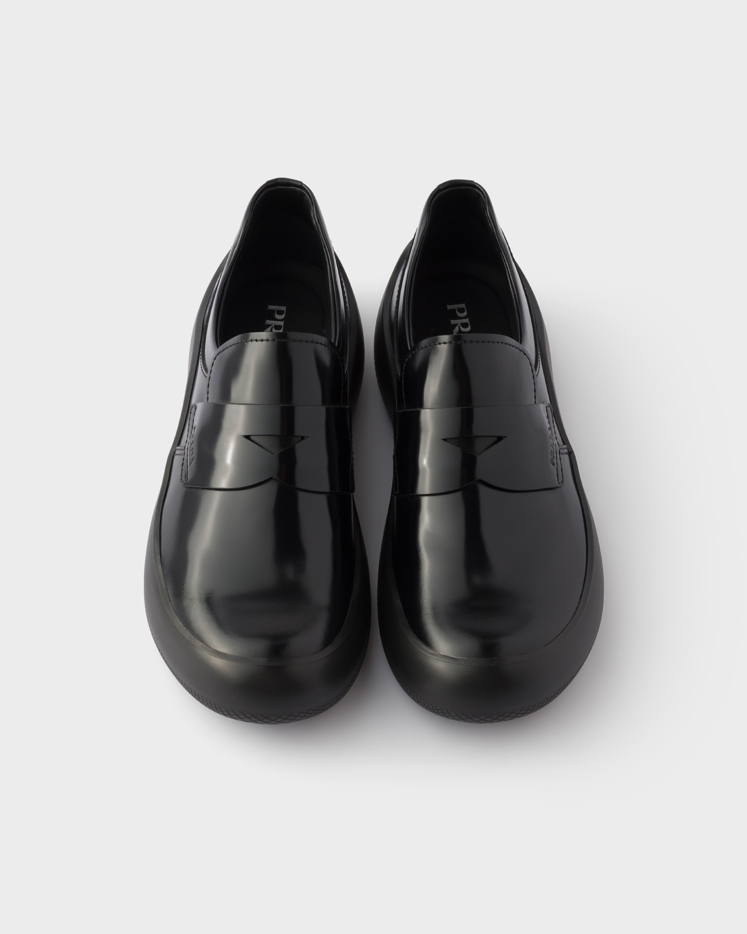 ブラック ブラッシュドレザー ローファー | PRADA - 日本