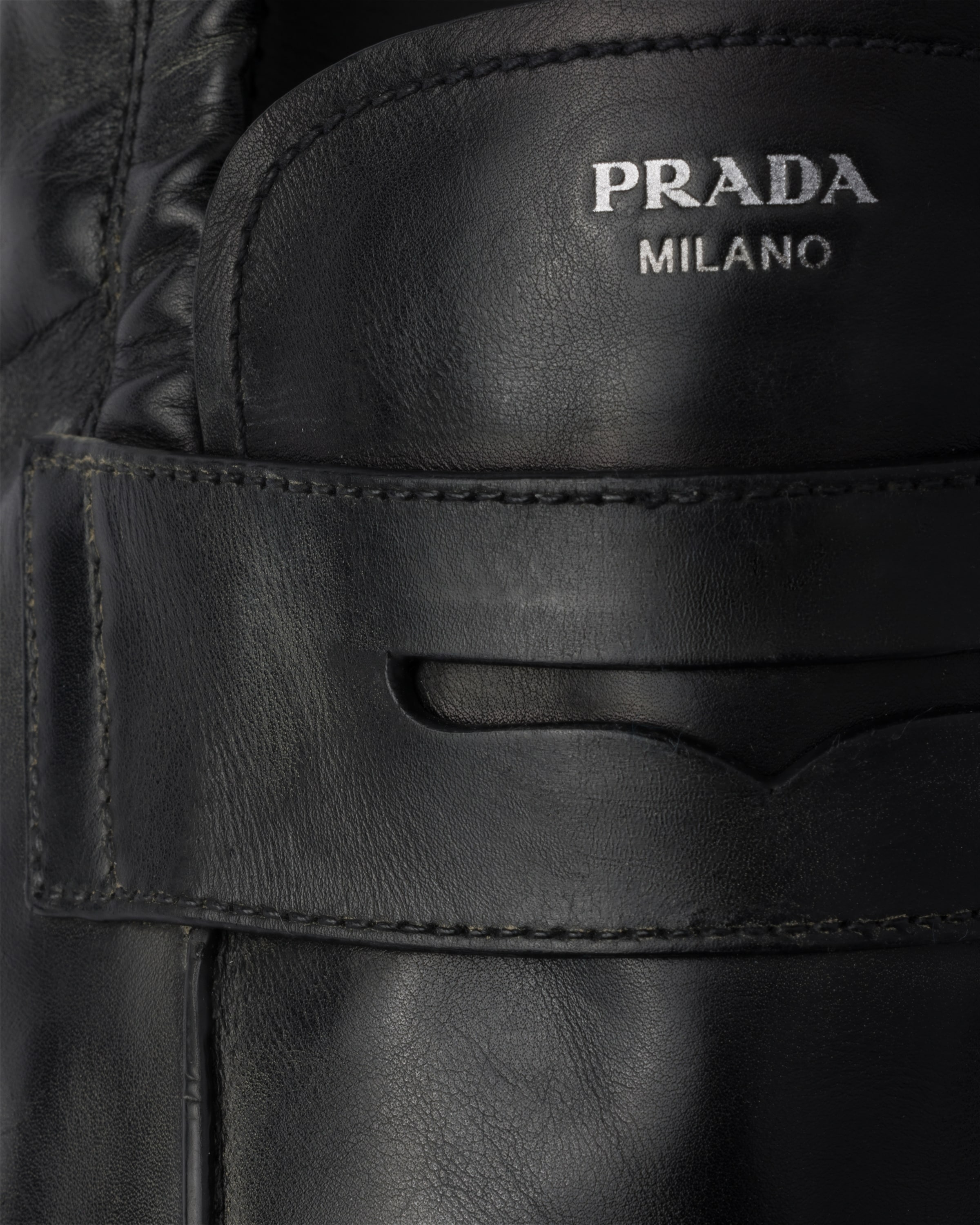 【日本入手困難】Shuffle antiqued leather loafers Black Shuffle antiqued leather loafers | PRADA