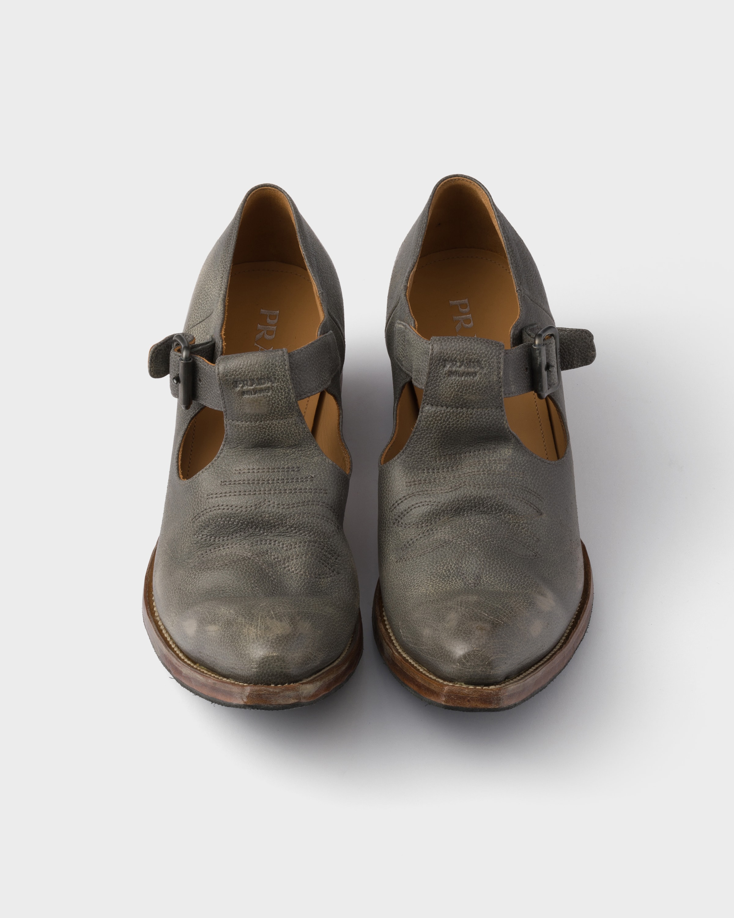 Antiqued leather shoes with buckle
