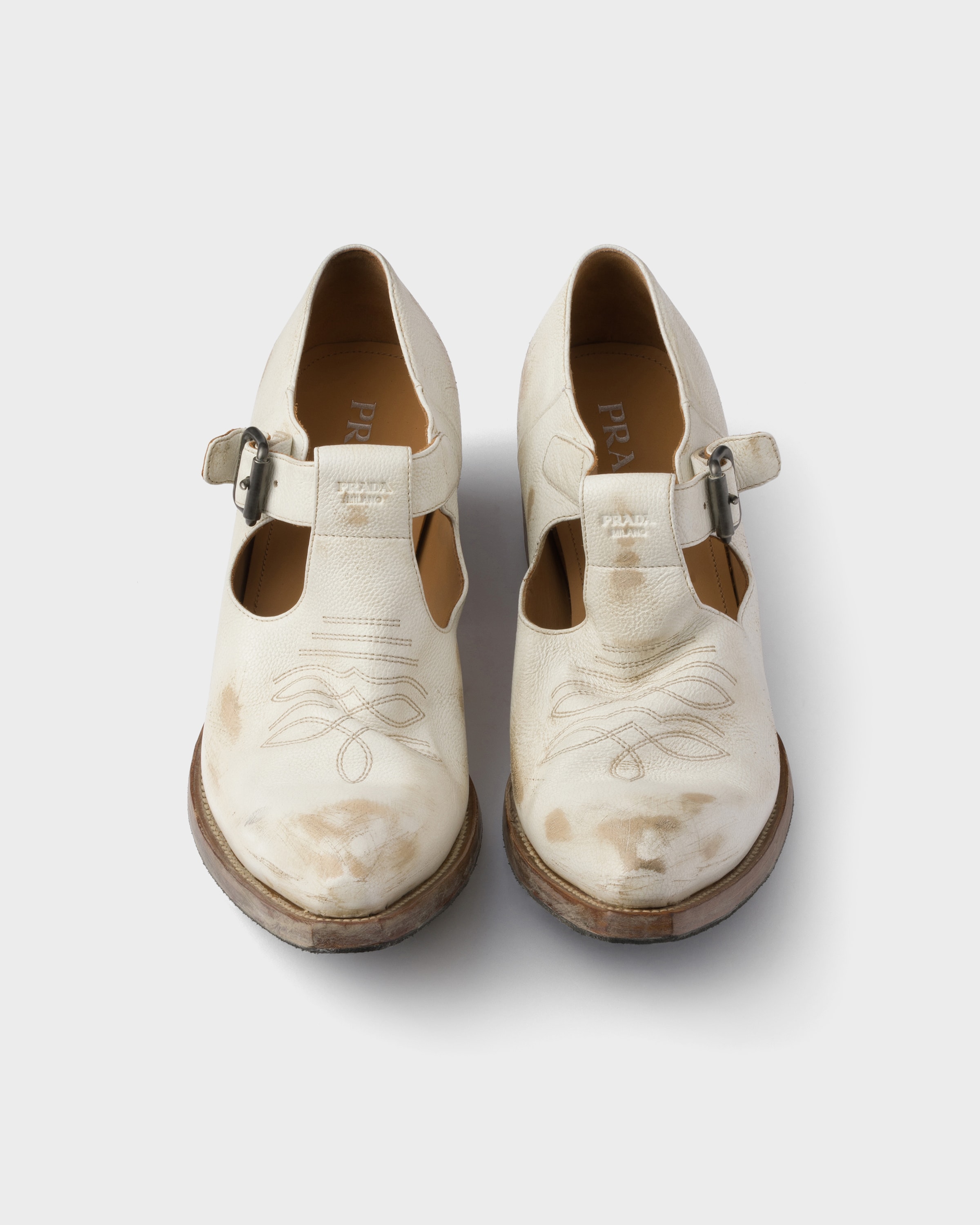 オフホワイト バックル付 アンティークレザー シューズ | PRADA
