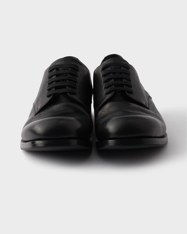 Zapatos Derby con cordones en piel envejecida  Zapatos Derby con cordones en piel envejecida