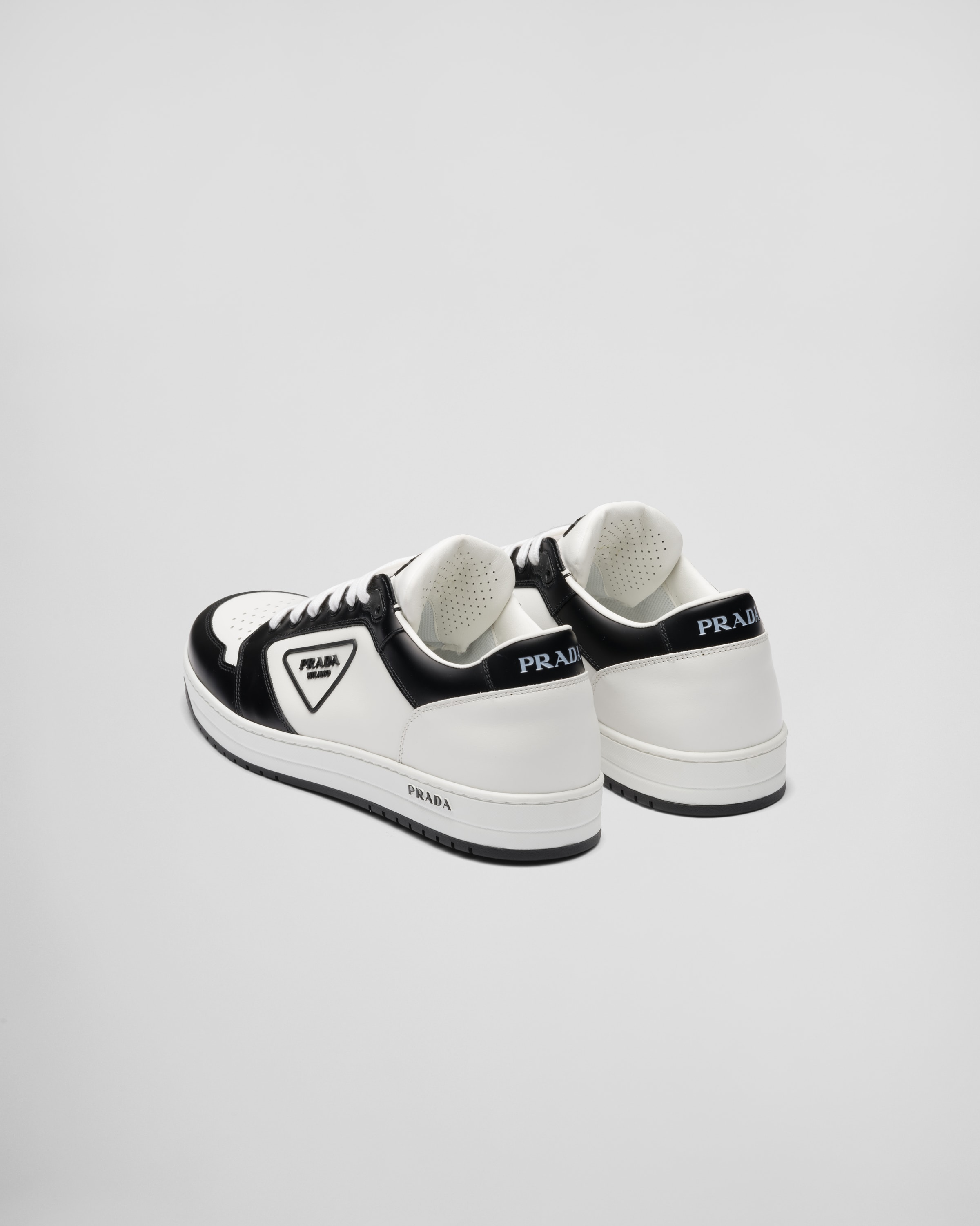 ホワイト/ブラック プラダ ディストリクト レザー スニーカー | Prada
