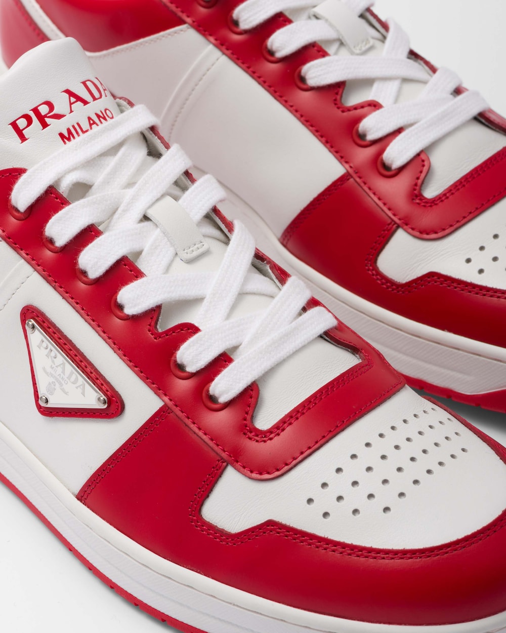 超高品質で人気の PRADA DOWN TOWN エアフォース型スニーカー プラダ 