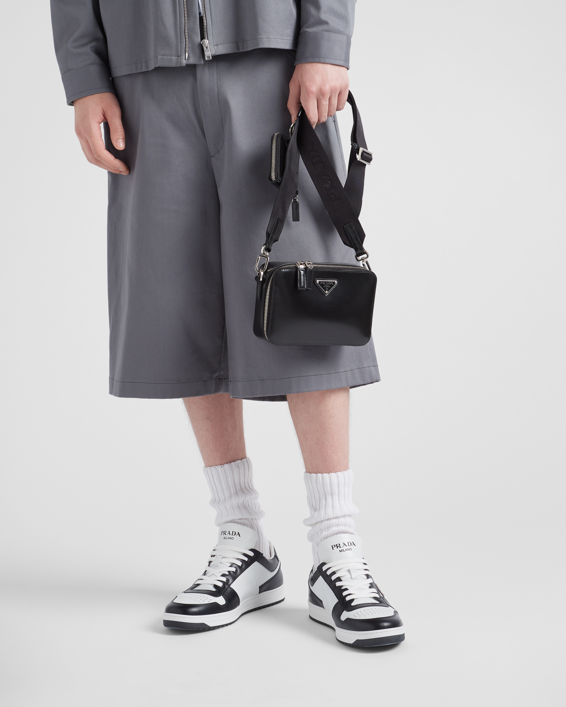 ホワイト/ブラック プラダ ダウンタウン レザー スニーカー | PRADA - 日本