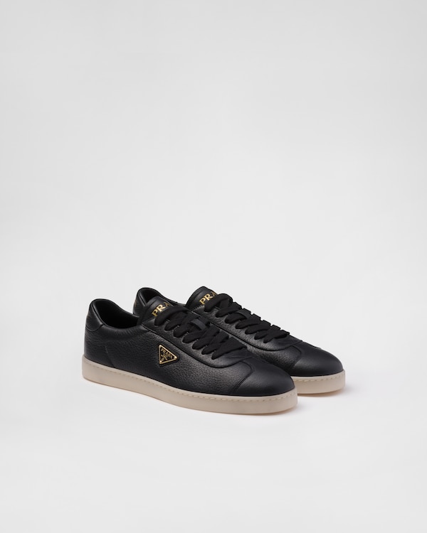 ブラック プラダ Prax 01 レザー スニーカー | PRADA