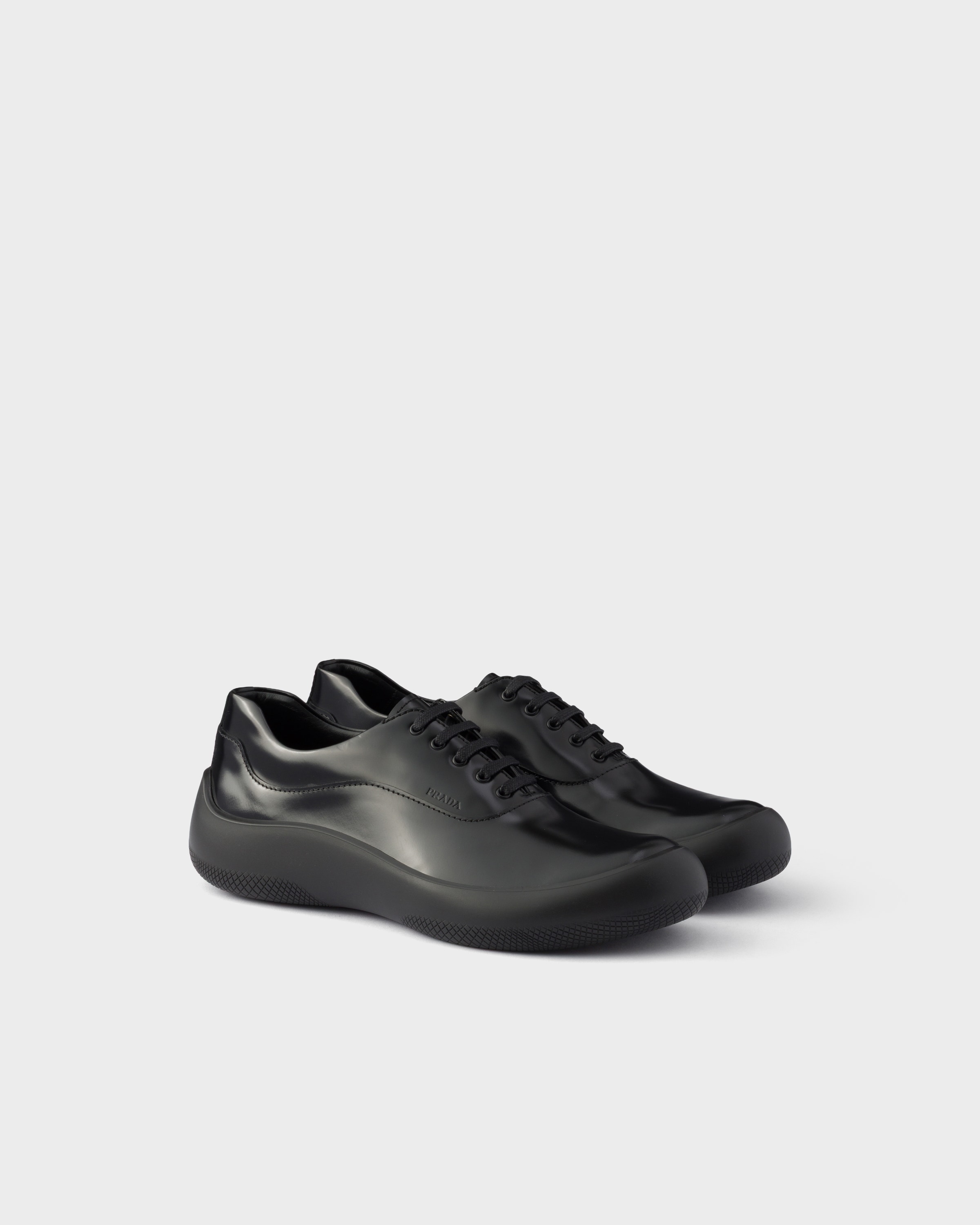 ブラック ブラッシュドレザー スニーカー | PRADA - 日本