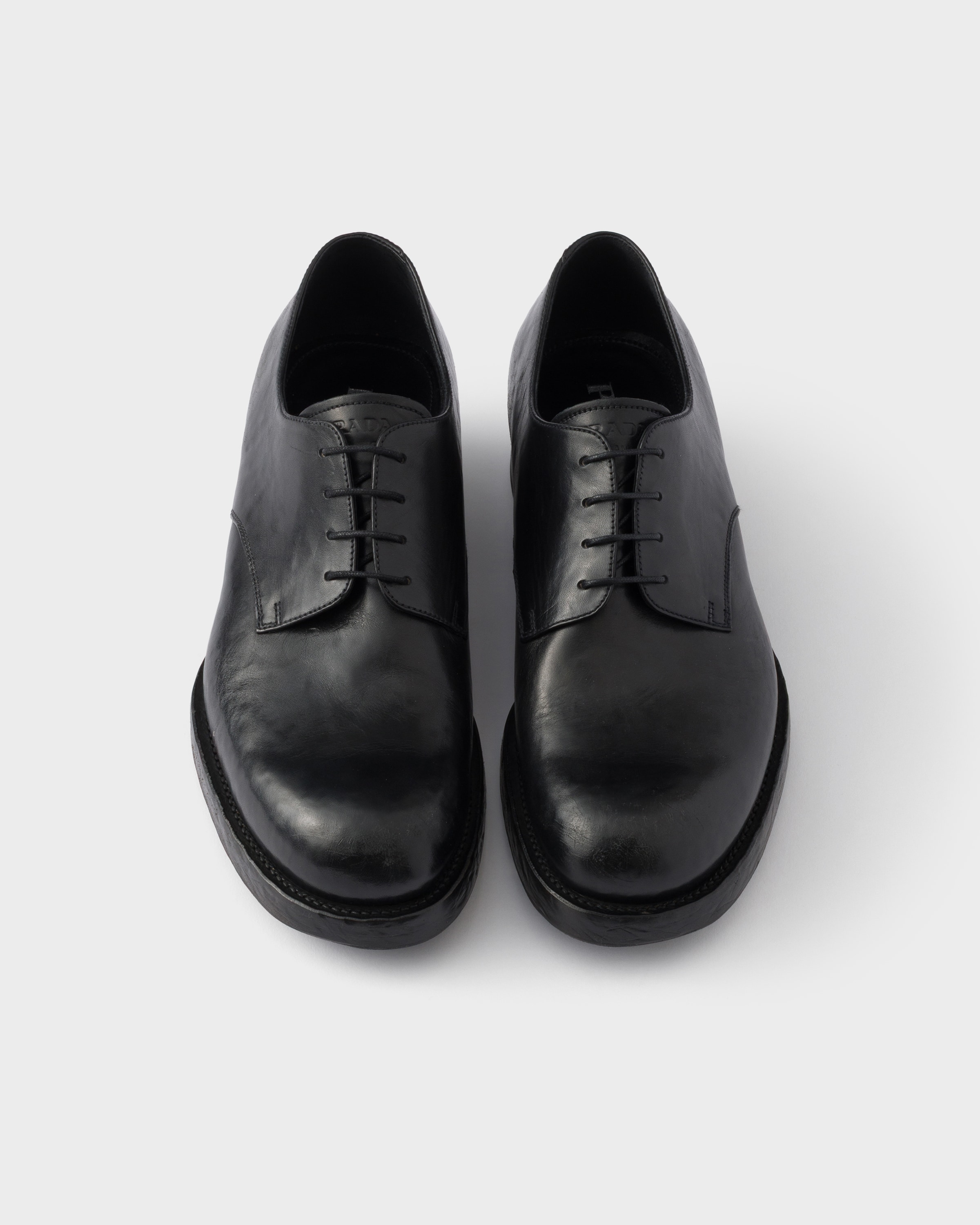 ブラック アンティーク加工レザー レースアップシューズ | PRADA - 日本