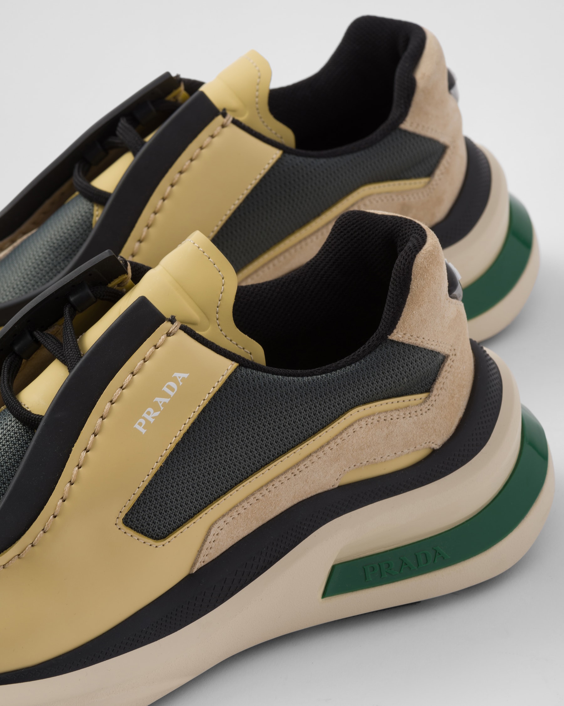 zelma sneakers in anthracite suede