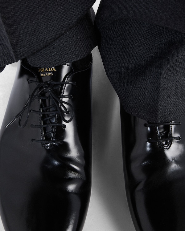 Sapato com cadarço em couro escovado Sapato com cadarço em couro escovado