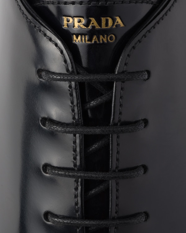 Sapato com cadarço em couro escovado Sapato com cadarço em couro escovado