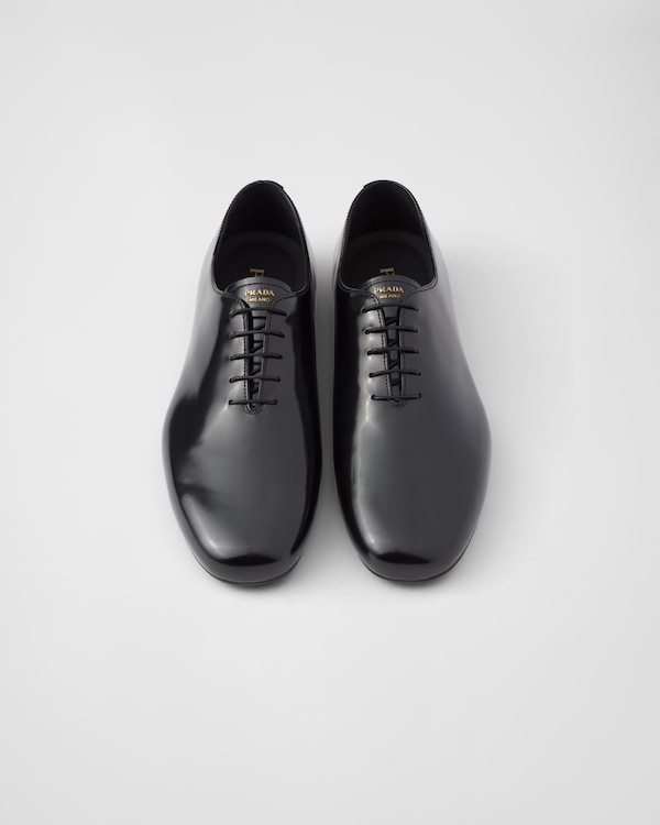 Sapato com cadarço em couro escovado Sapato com cadarço em couro escovado