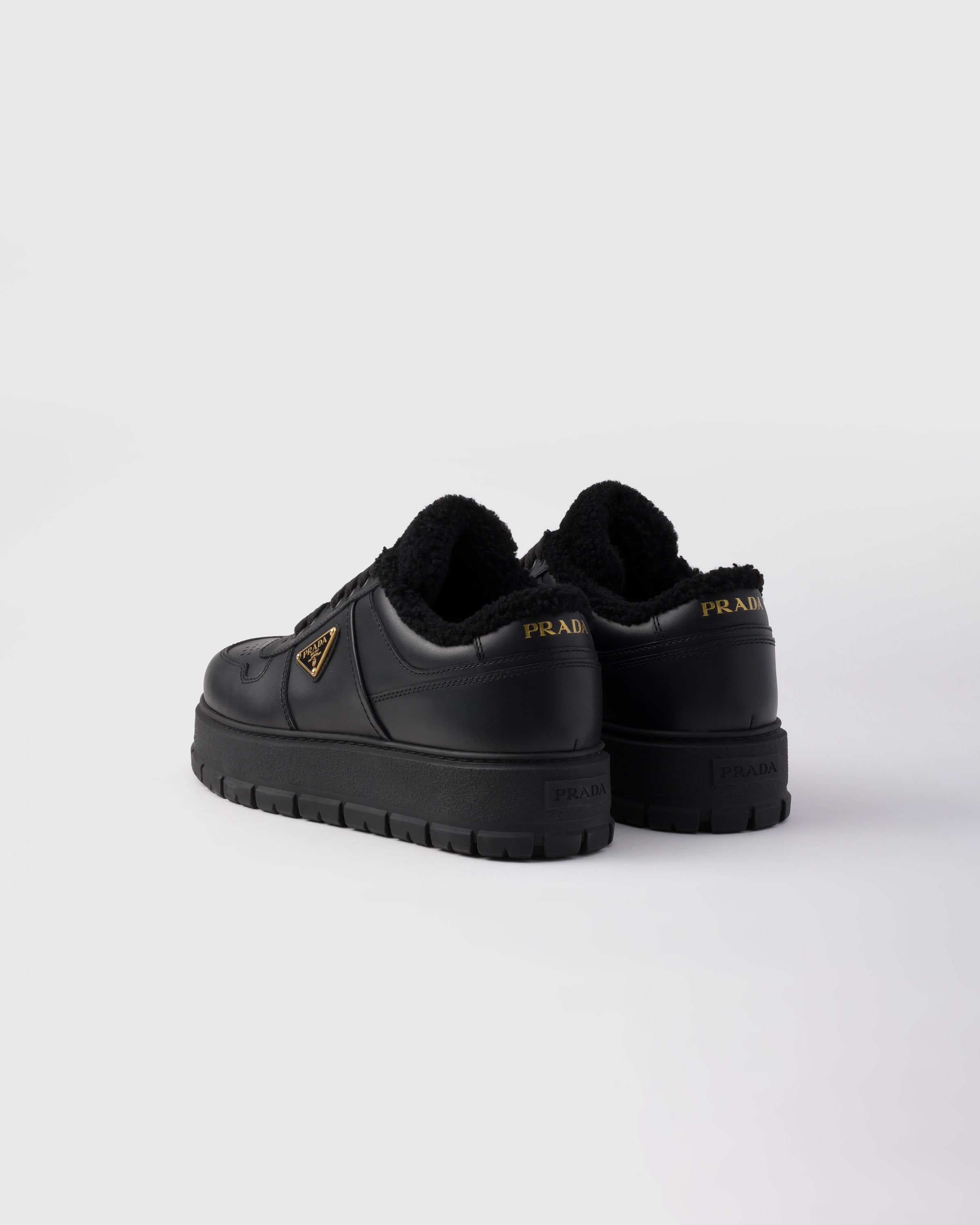 ブラック レザー レースアップスニーカー | PRADA