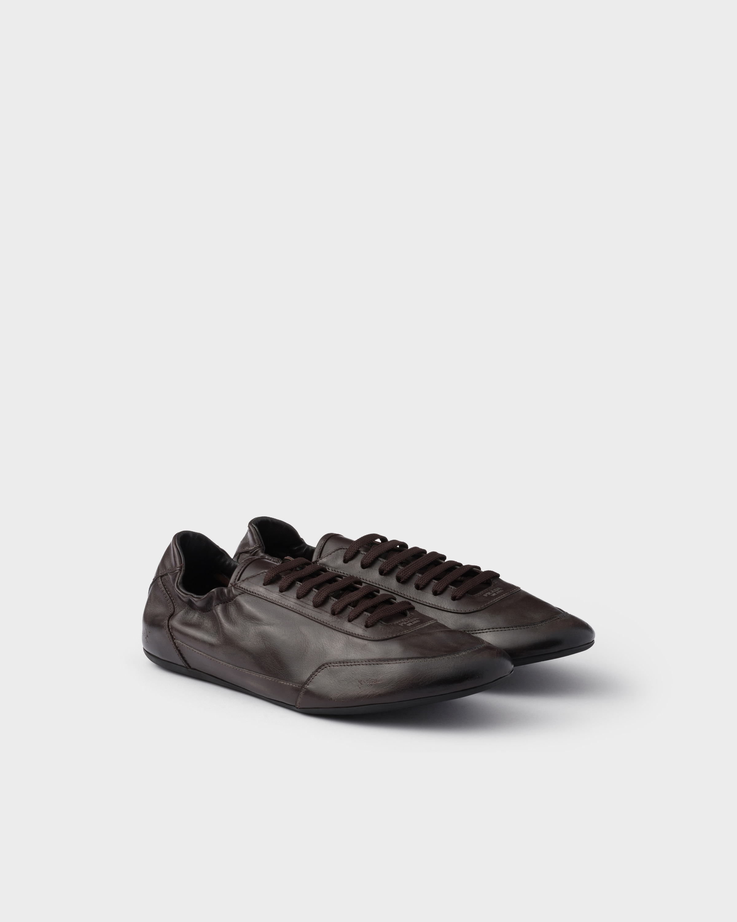 ダークブラウン プラダ コラプス レザー スニーカー | PRADA