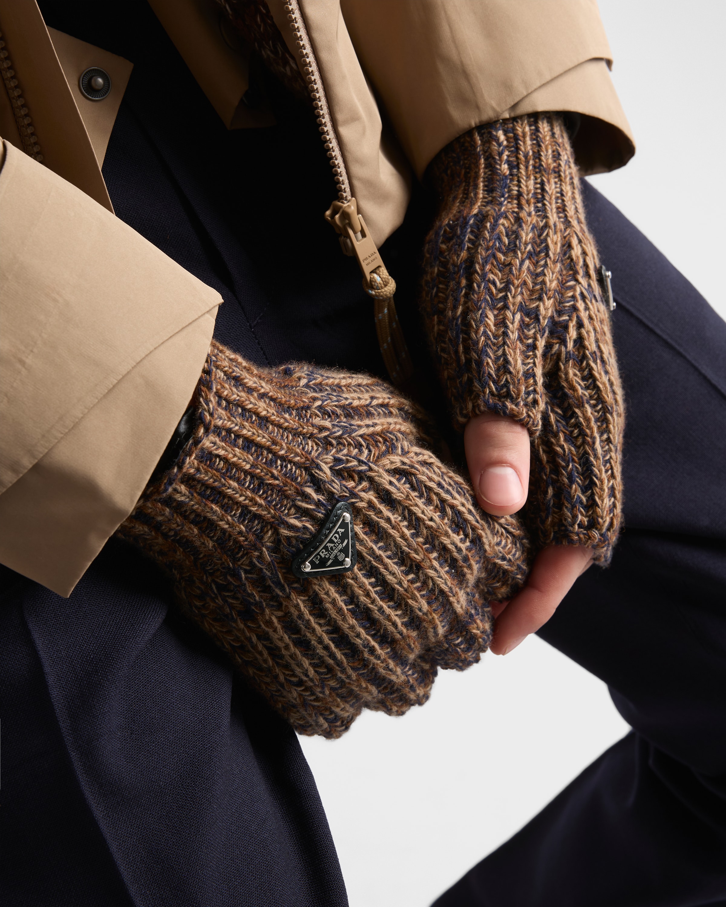 ネイビーブルー/ラストブラウン ウールxカシミヤ グローブ | PRADA - 日本