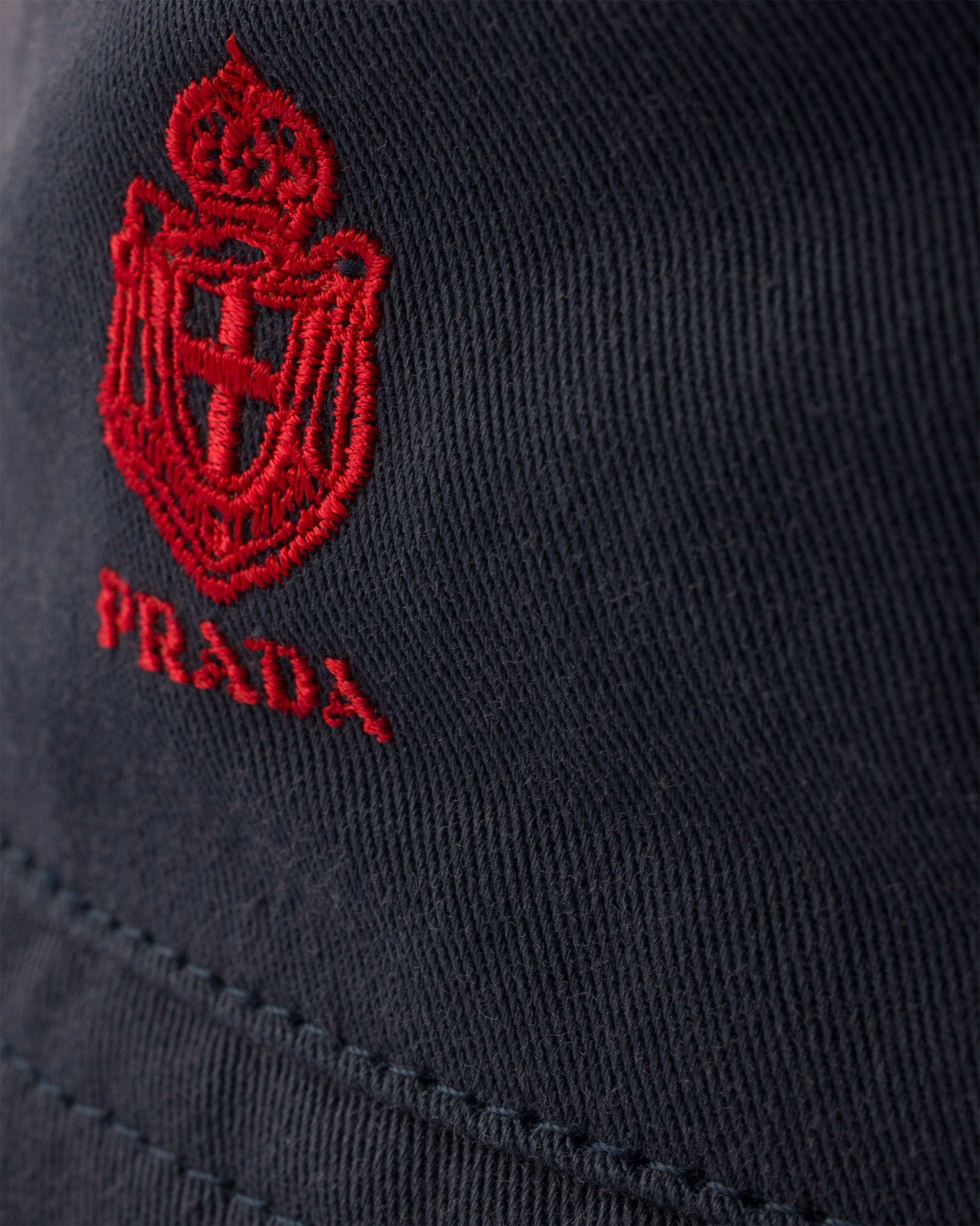 ネイビー オールドギャバジン バケットハット | PRADA - 日本