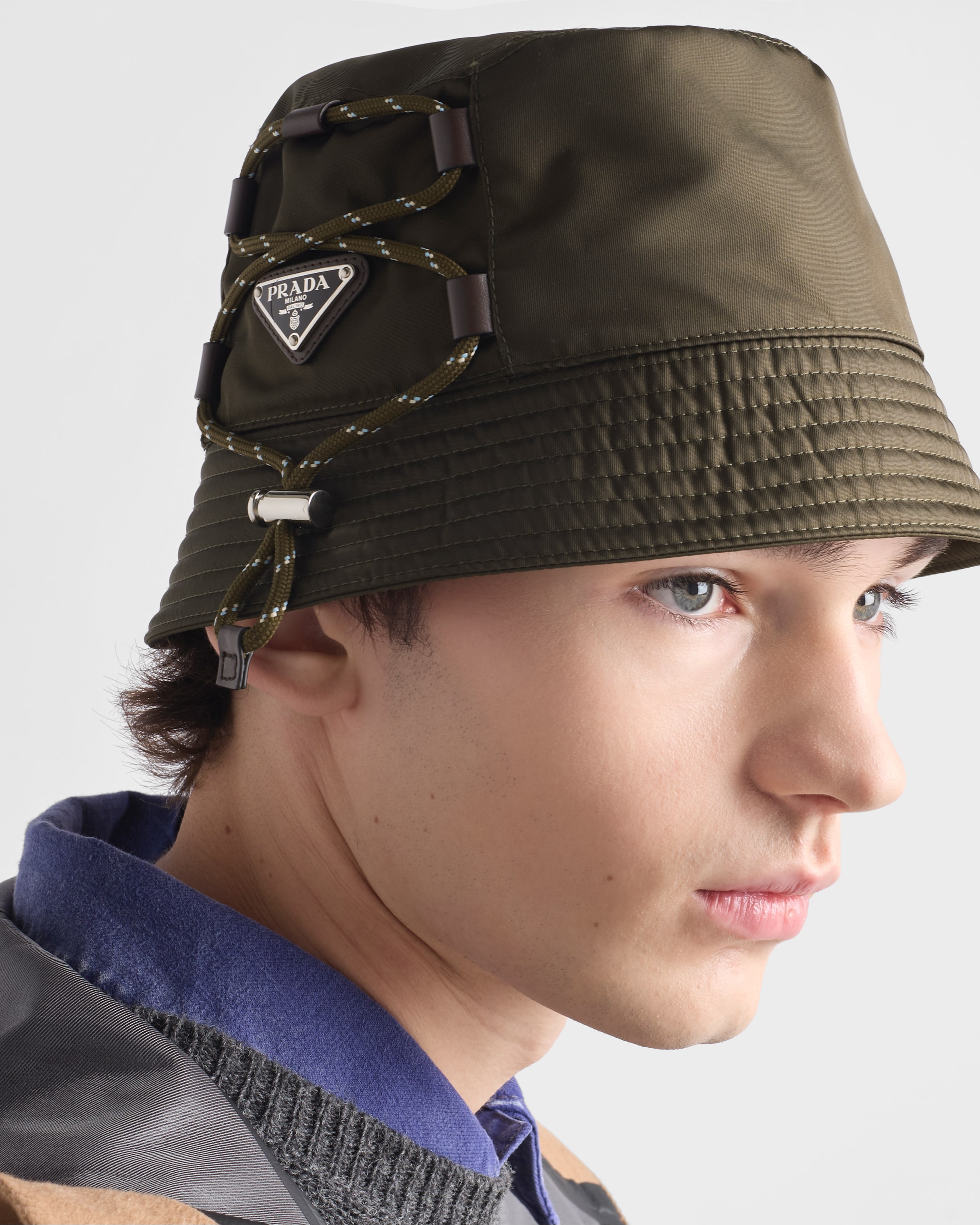 カーキ プラダ スピードロック Re-nylon バケットハット | PRADA