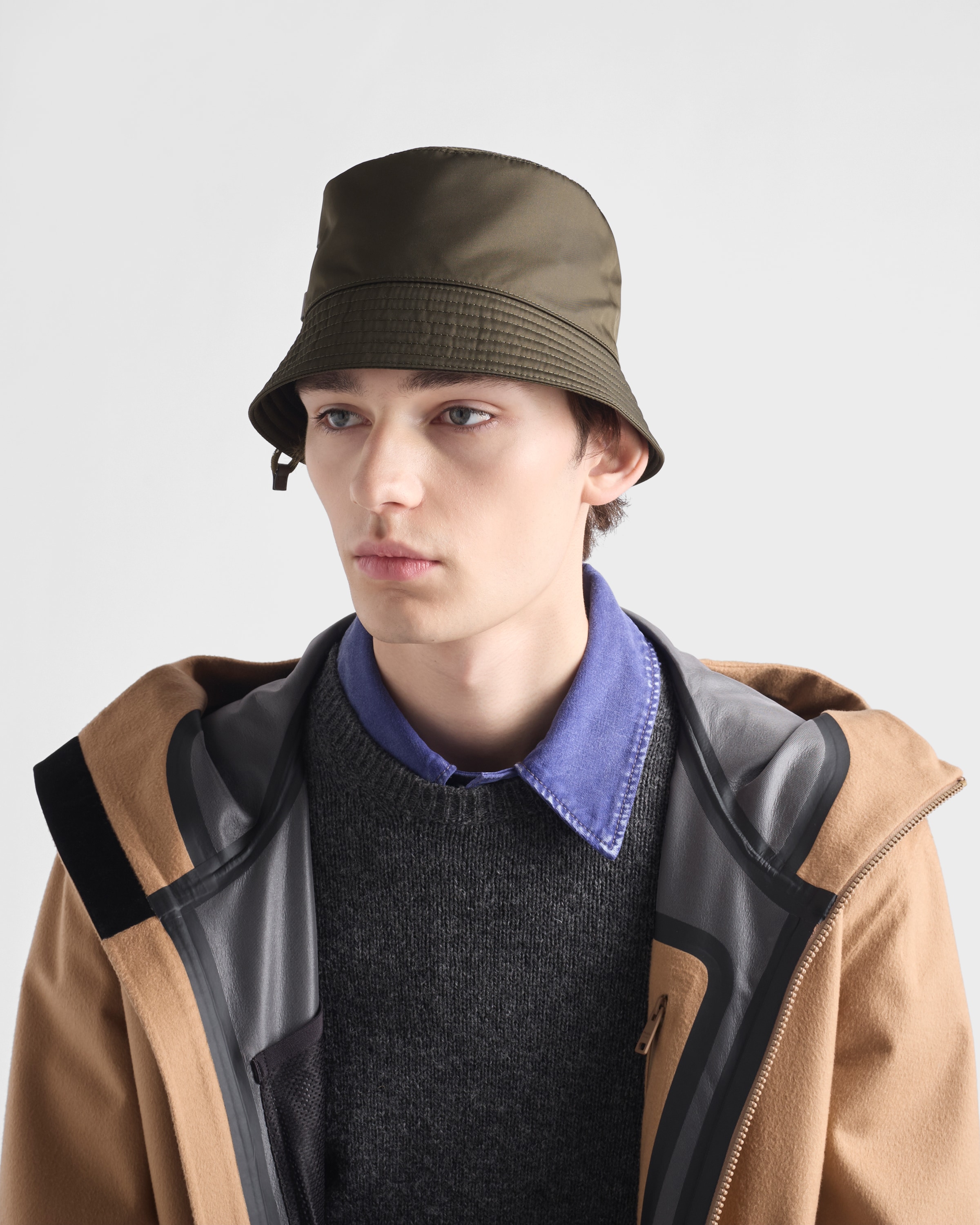 カーキ プラダ スピードロック Re-nylon バケットハット | PRADA