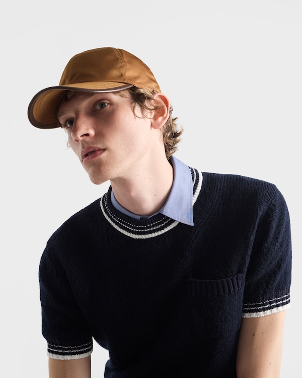 Casquette de baseball en Re-Nylon et cuir Casquette de baseball en Re-Nylon et cuir