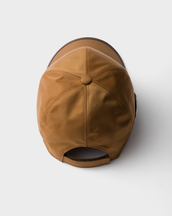 Casquette de baseball en Re-Nylon et cuir Casquette de baseball en Re-Nylon et cuir