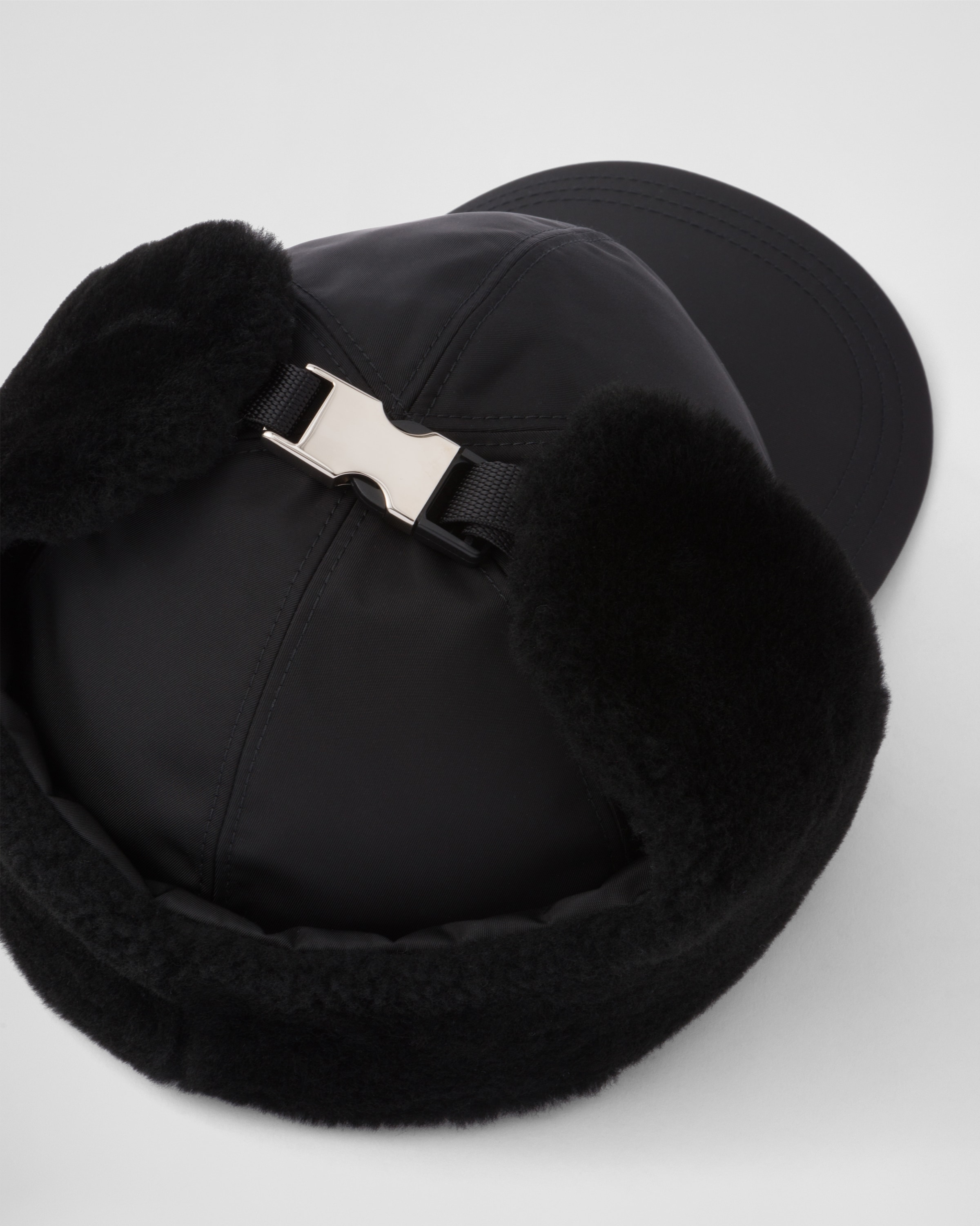 PRADA　プラダ　ハラコ　ハット　希少　ブラック　サイズL　CALF FUR Black Re-Nylon and shearling hat | PRADA