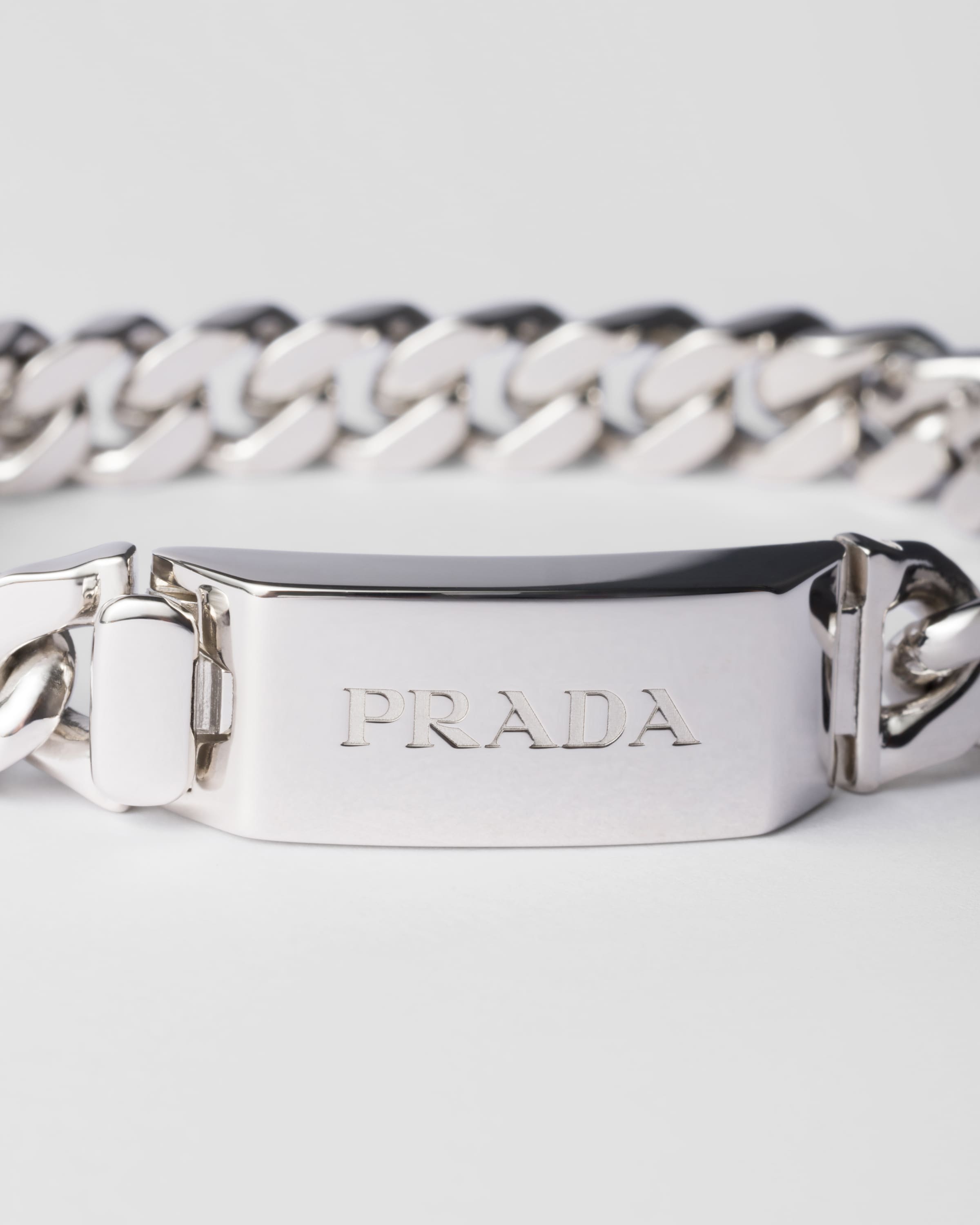 PRADA シルバーチェーンブレスレット M PRADA】シルバー チェーンブレスレット トライアングルロゴ (PRADA