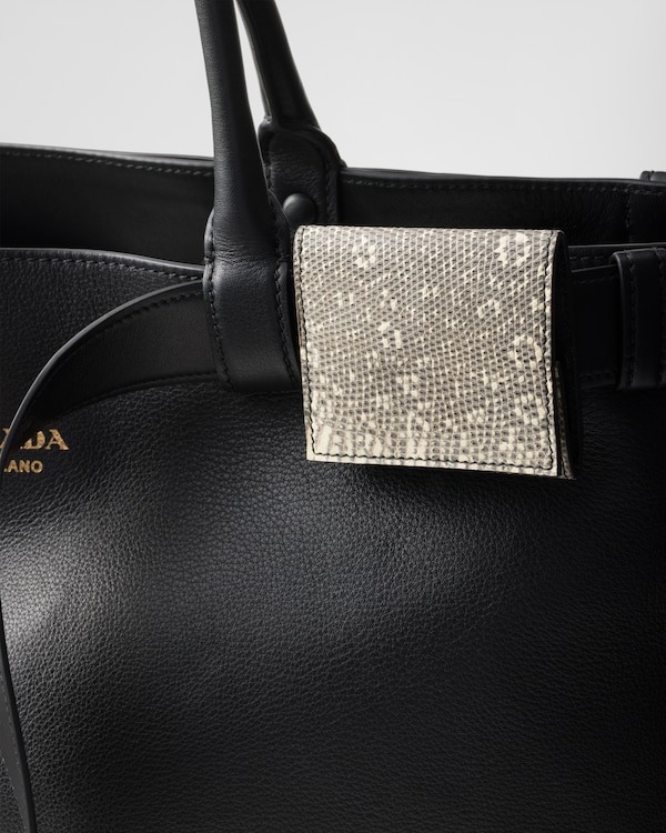 محفظة للنقود المعدنية من جلد السحلية محفظة للنقود المعدنية من جلد السحلية