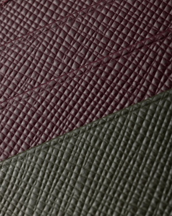 حاملة بطاقات من جلد سافيانو حاملة بطاقات من جلد سافيانو