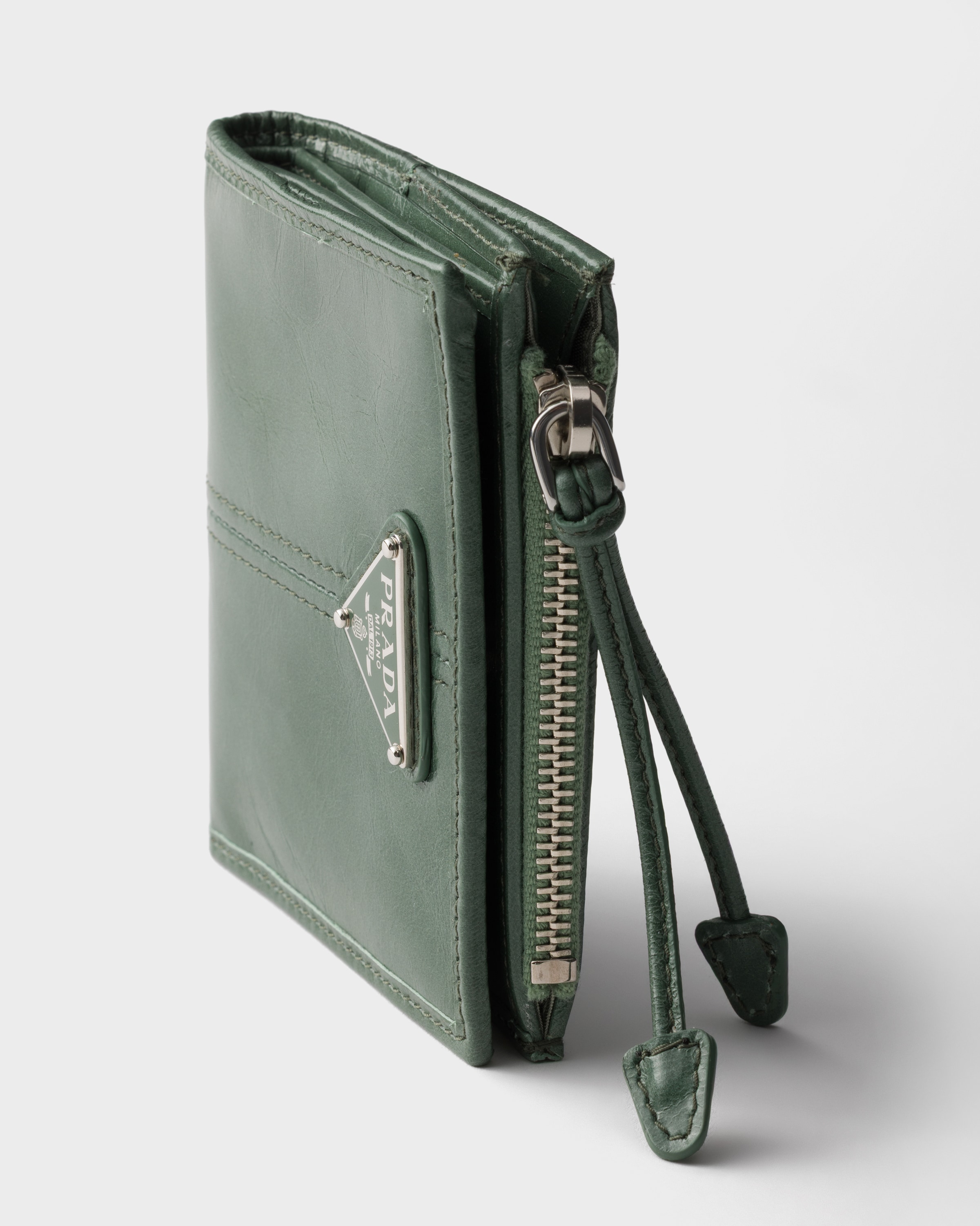 セージグリーン ソフトルックスレザー 財布 | PRADA - 日本