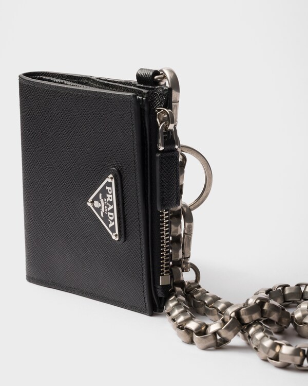 Petit portefeuille en cuir Saffiano avec chaîne - Noir Petit portefeuille en cuir Saffiano avec chaîne - Noir