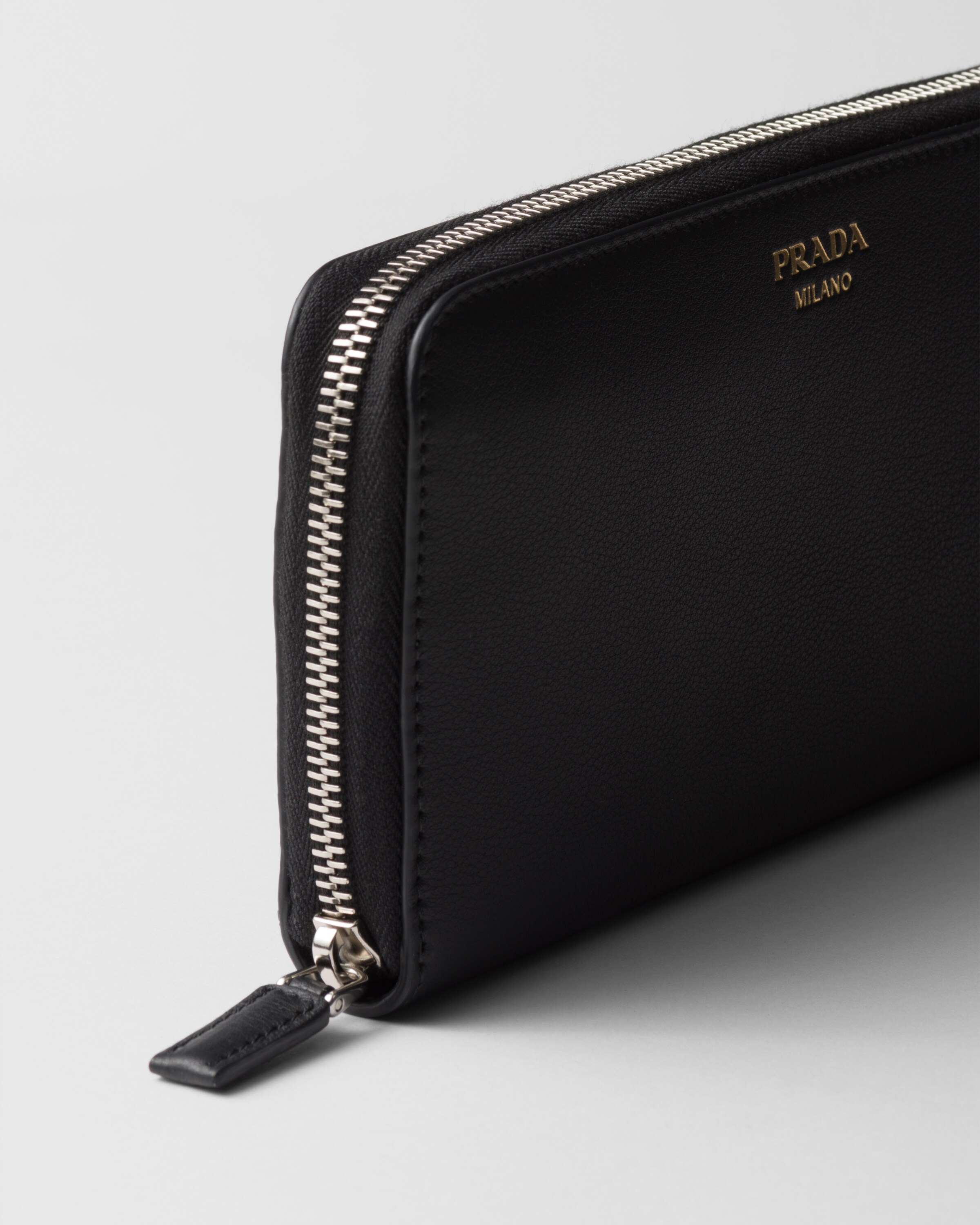 ブラック ソフトグレインレザー 財布 | PRADA