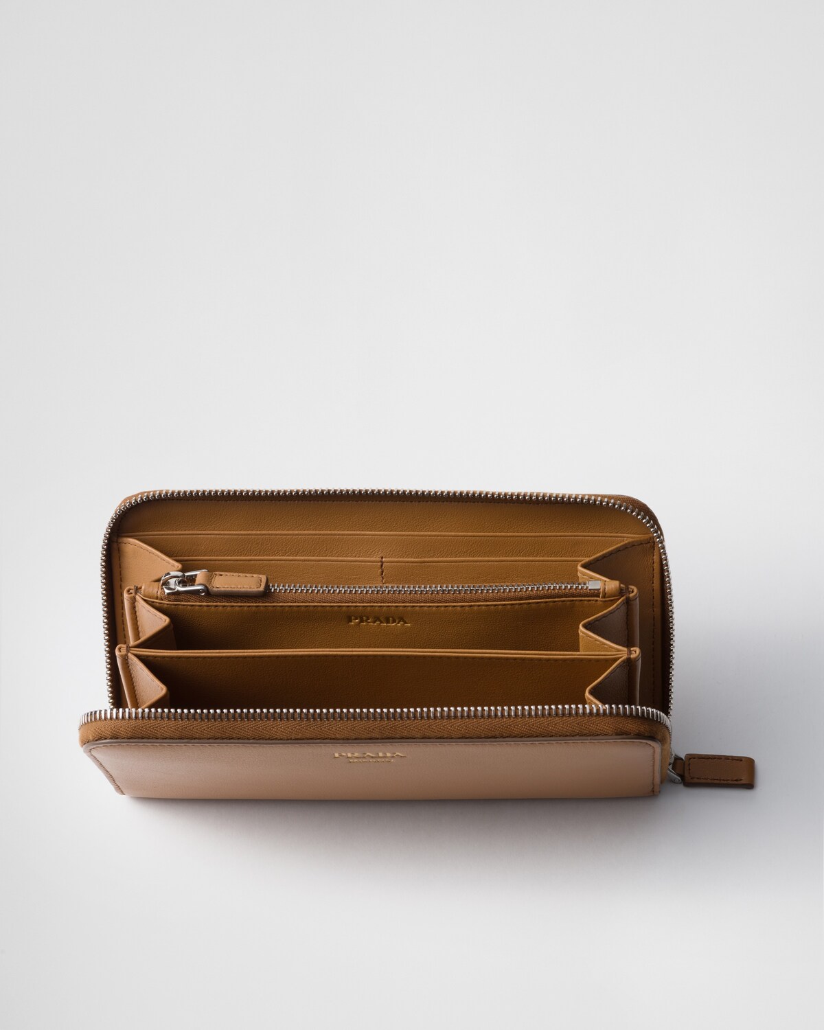 Prada Cartera de piel Venta caliente Ropa