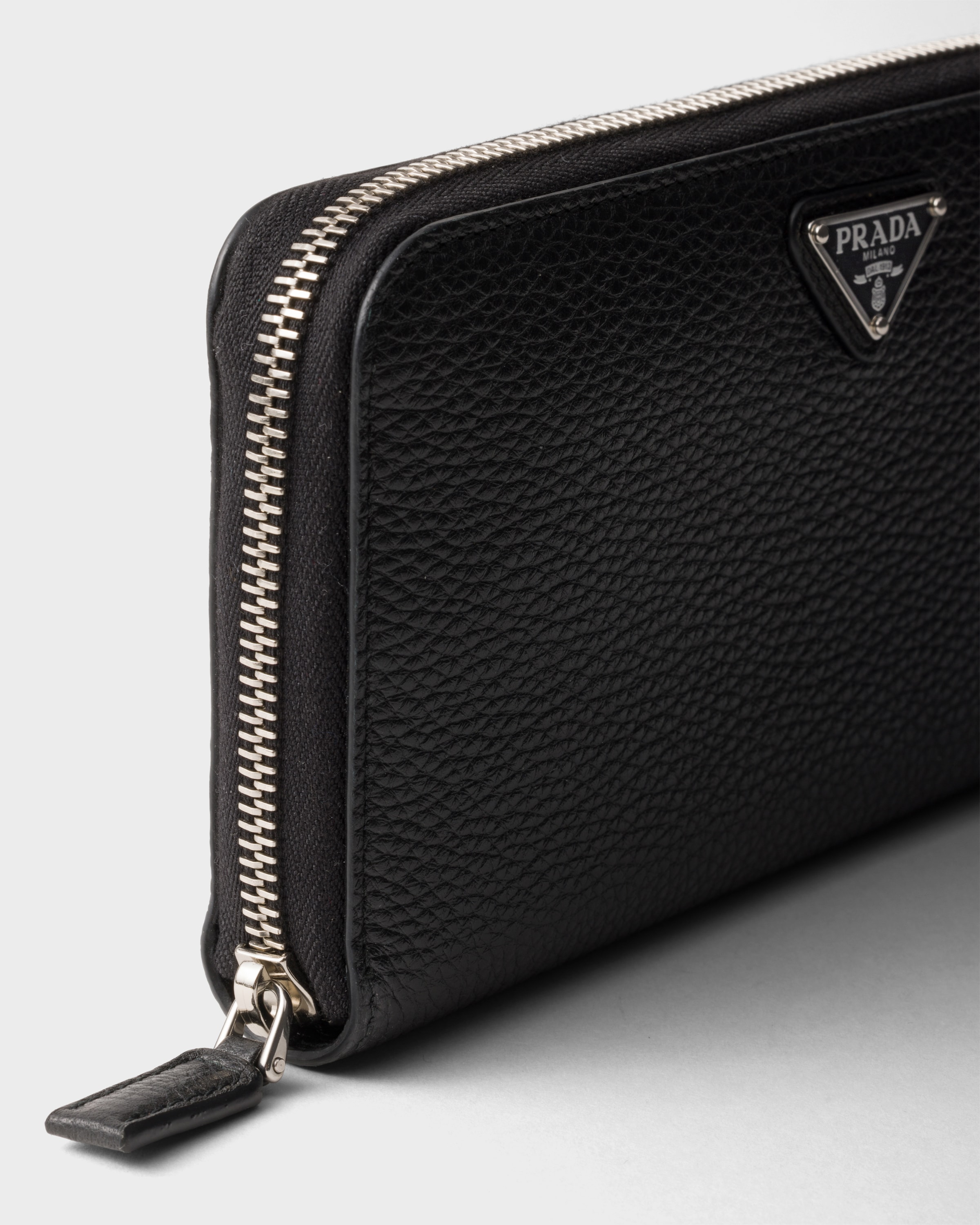 ブラック ヴィッテロダイノレザー 財布 | PRADA - 日本