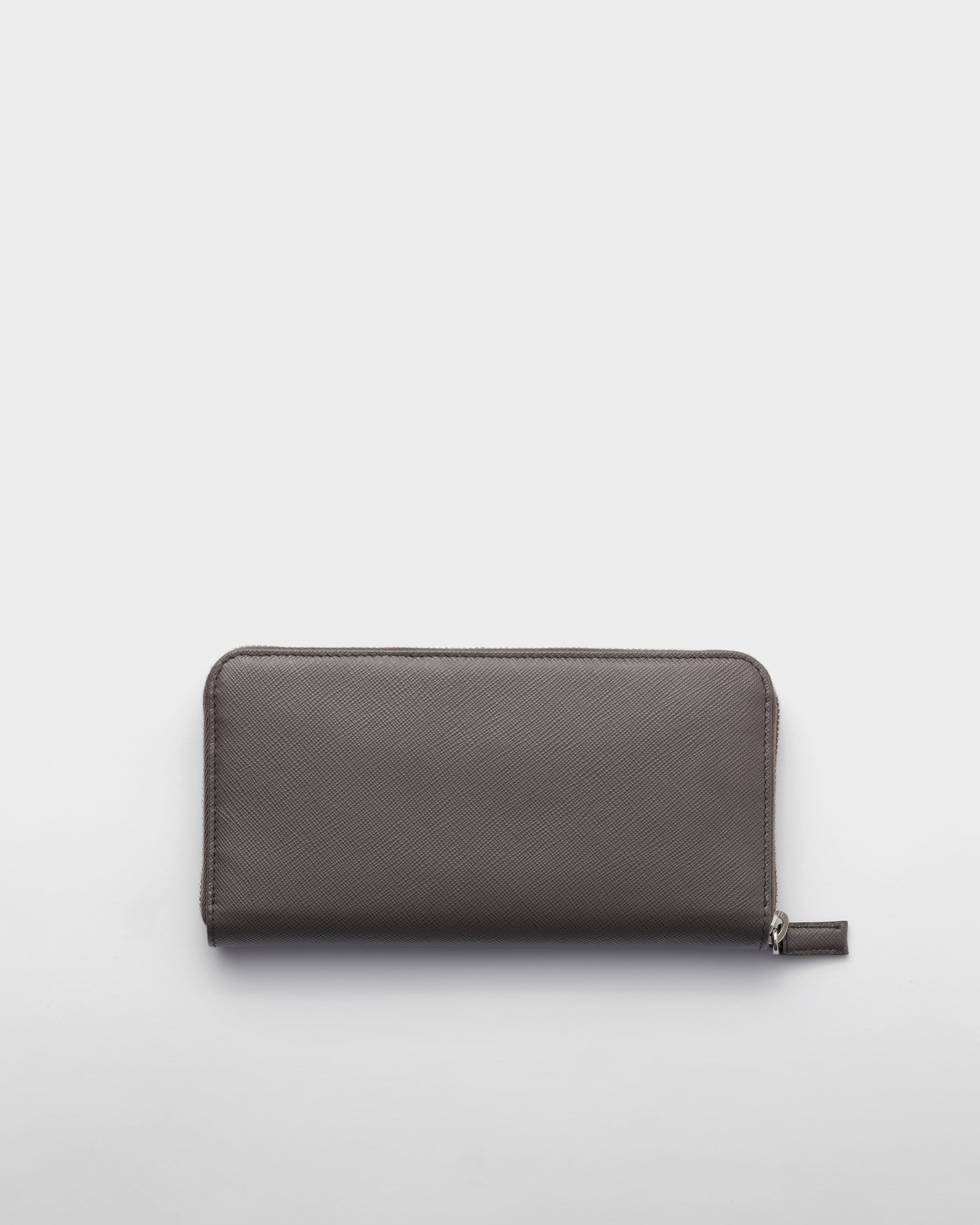 グレー サフィアーノトライアングル ジップアラウンド財布 | PRADA