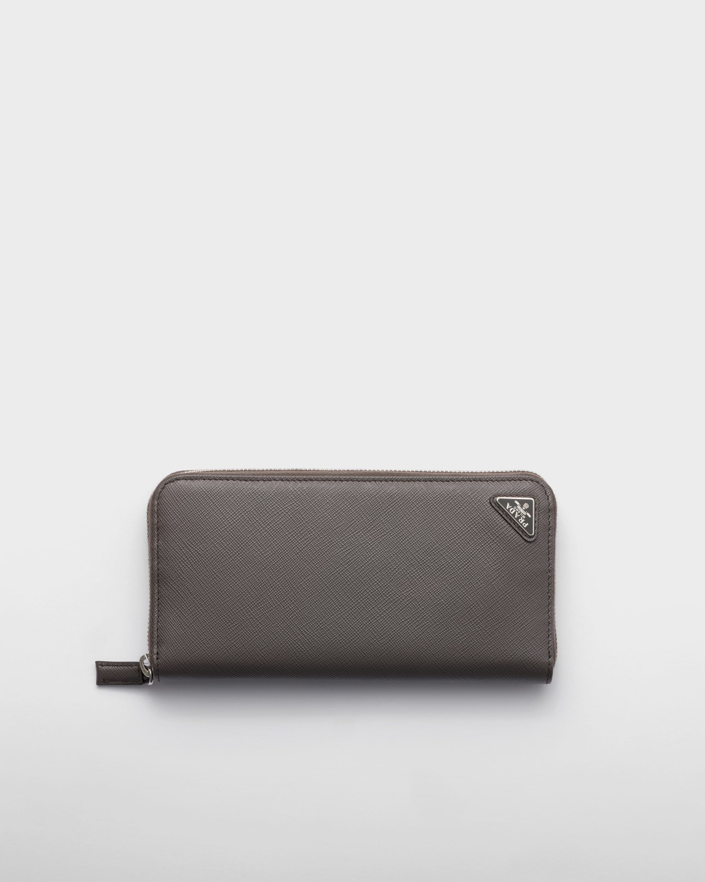グレー サフィアーノトライアングル ジップアラウンド財布 | PRADA