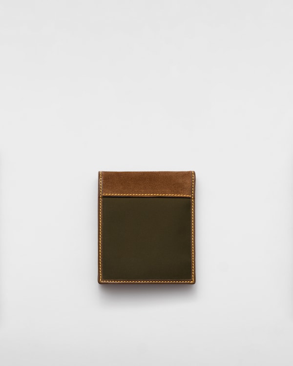 Re-Nylon und Leder-Brieftasche mit Münzfach Re-Nylon und Leder-Brieftasche mit Münzfach