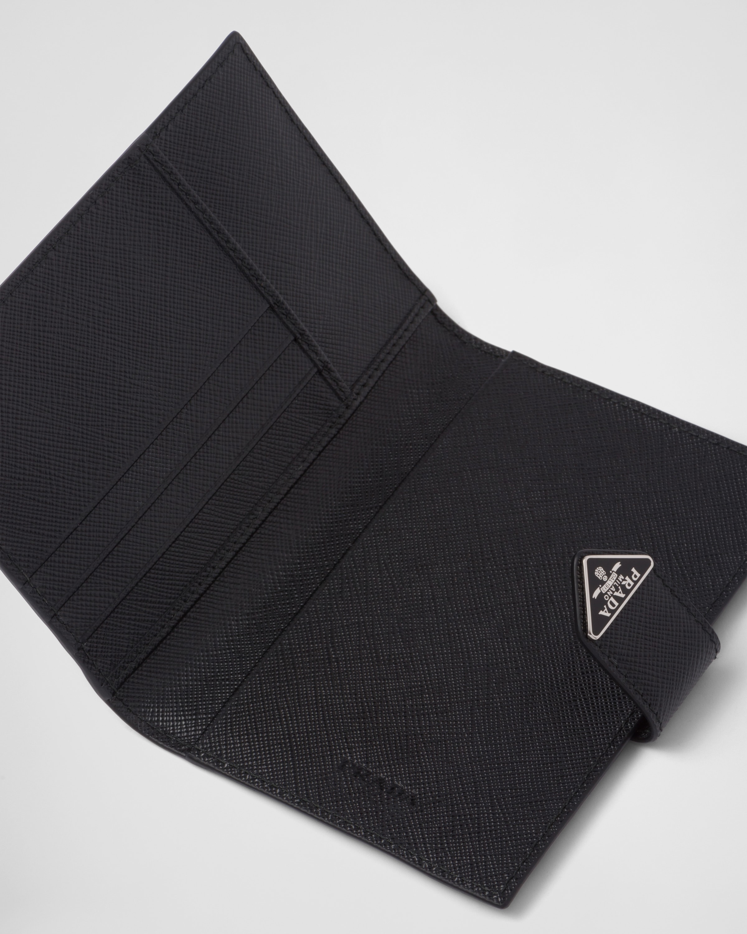 Prada Saffiano皮革及皮革護照套 5