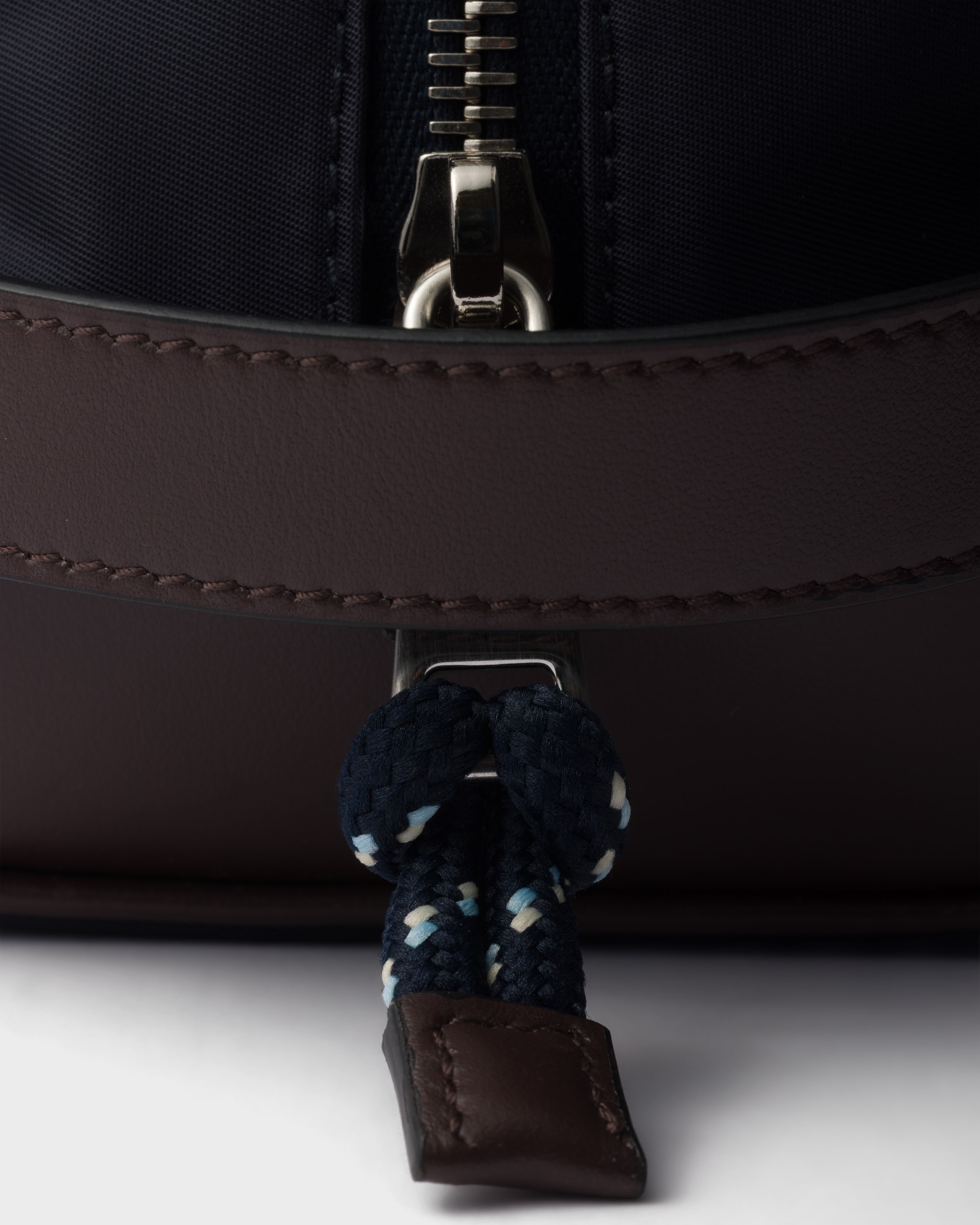 ネイビー プラダ スピードロック Re-nylon Xレザー ポーチ | PRADA - 日本