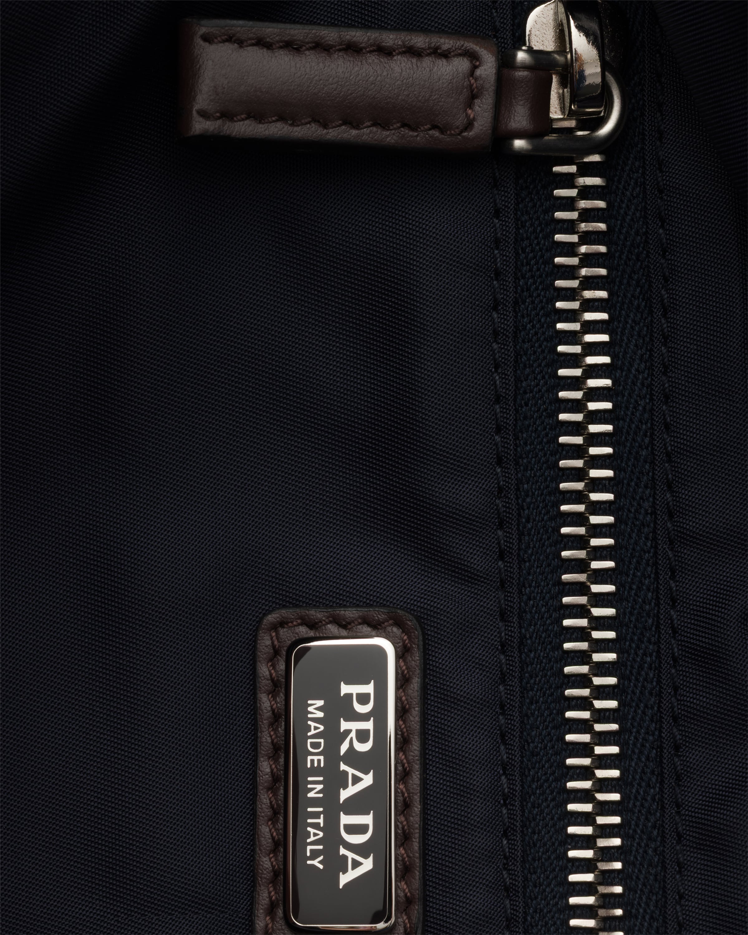ネイビー プラダ スピードロック Re-Nylon xレザー ポーチ | PRADA - 日本