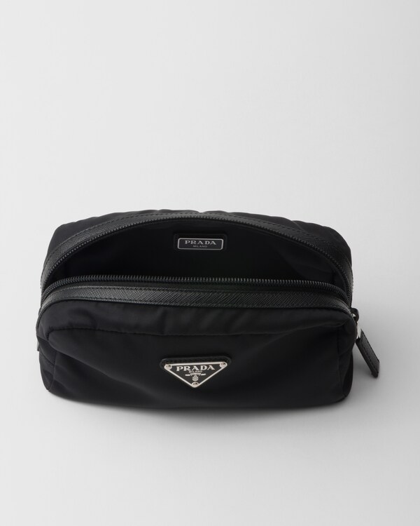 Nécessaire en Re-Nylon et Saffiano Nécessaire en Re-Nylon et Saffiano