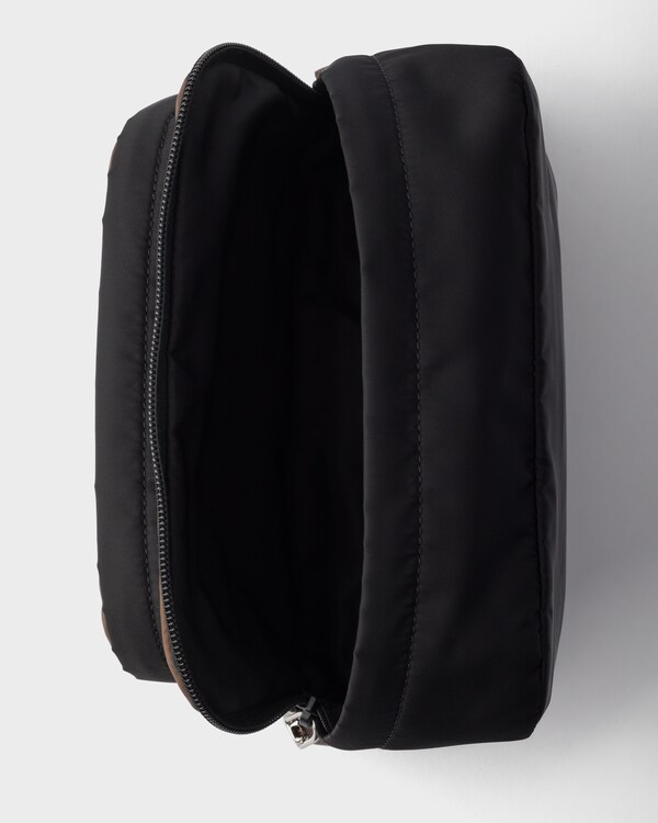 Pouch aus Re-Nylon - Schwarz/Verbrannt Pouch aus Re-Nylon - Schwarz/Verbrannt