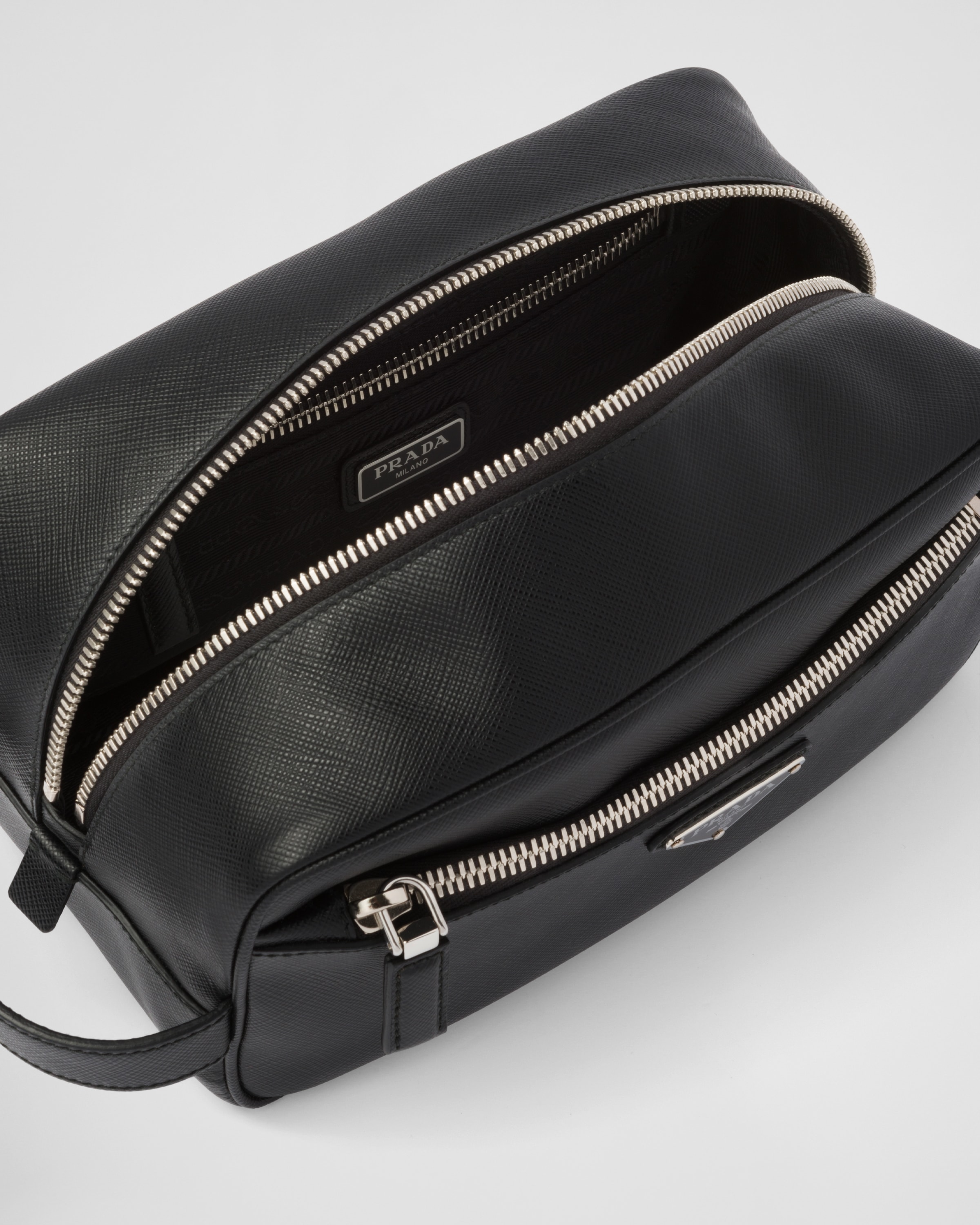Prada Pochette de voyage en cuir Saffiano 4