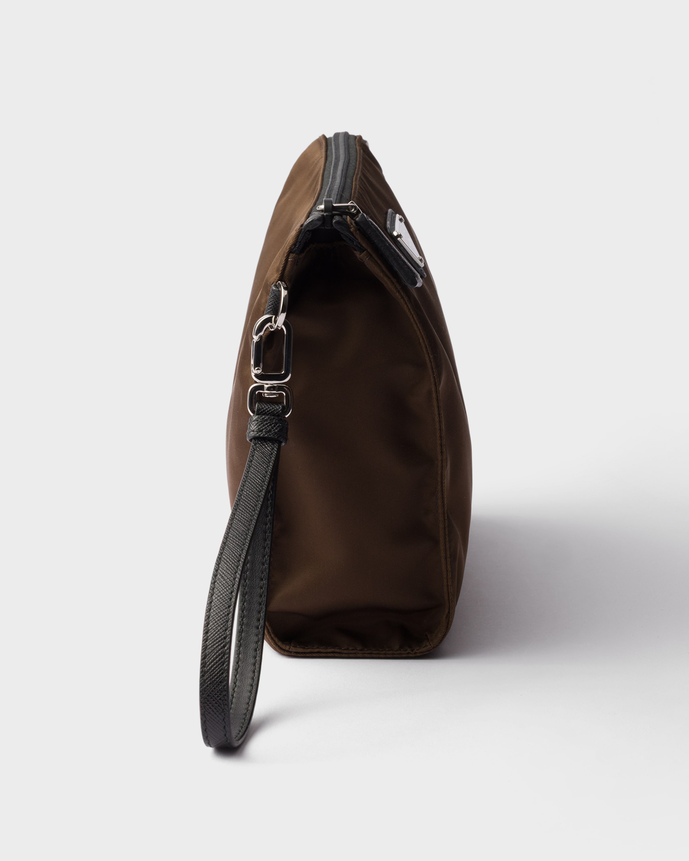 シエナブラウン Re-nylon Xサフィアーノレザー ネセセール | PRADA - 日本