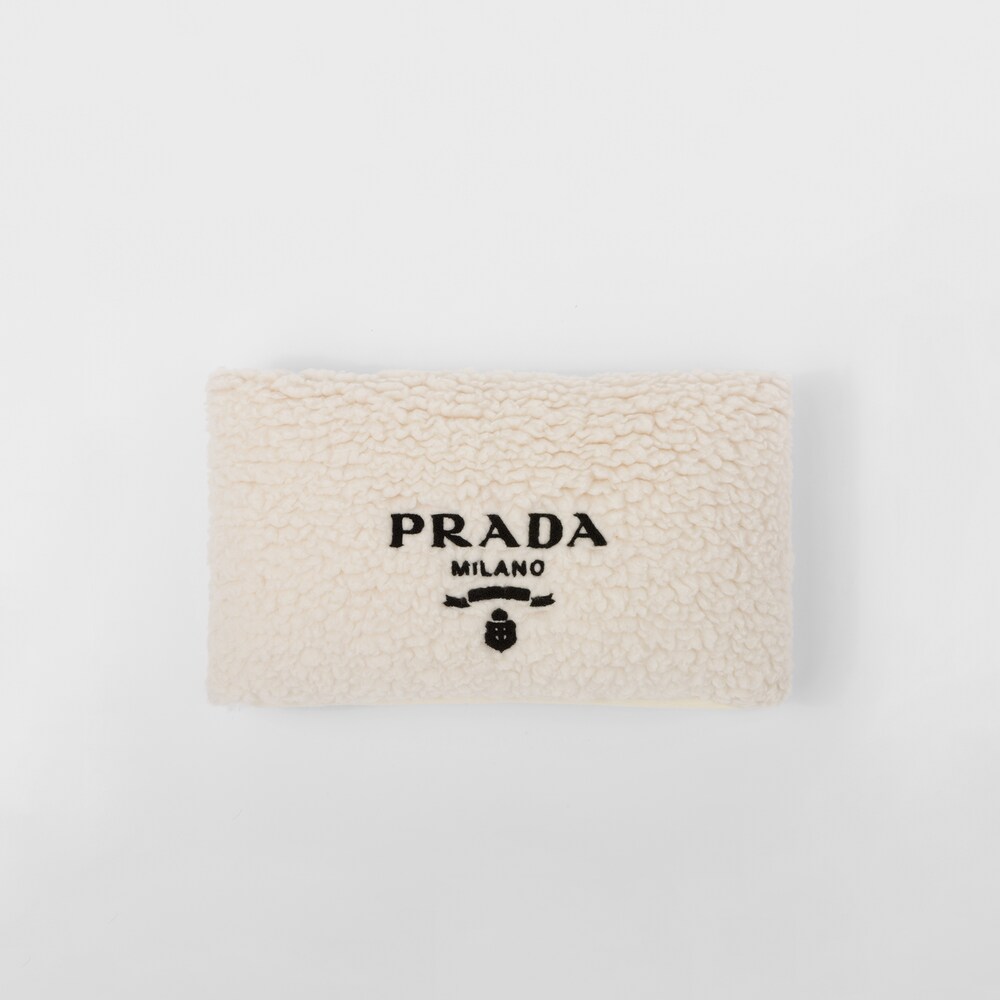 Prada 环保毛皮羊绒和羊毛抱枕 1