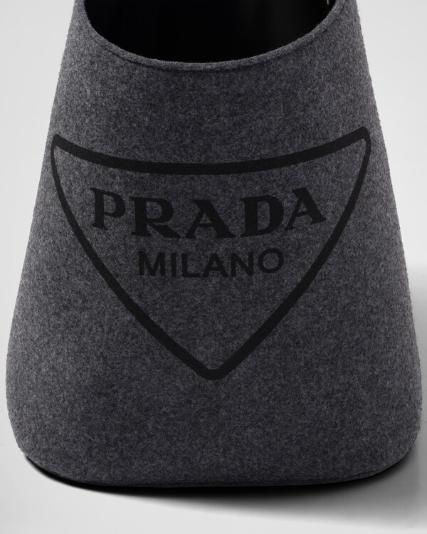 Felt log carrier Felt log carrier