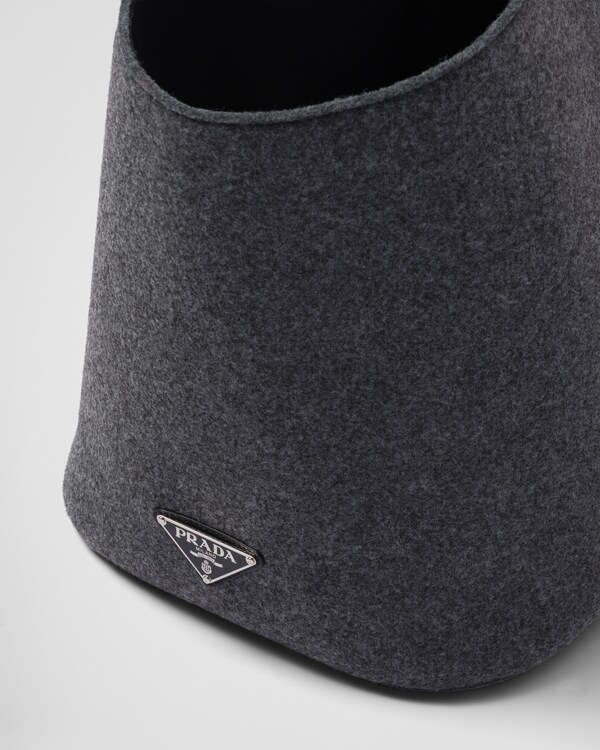 Felt log carrier Felt log carrier