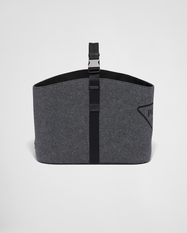 Felt log carrier Felt log carrier