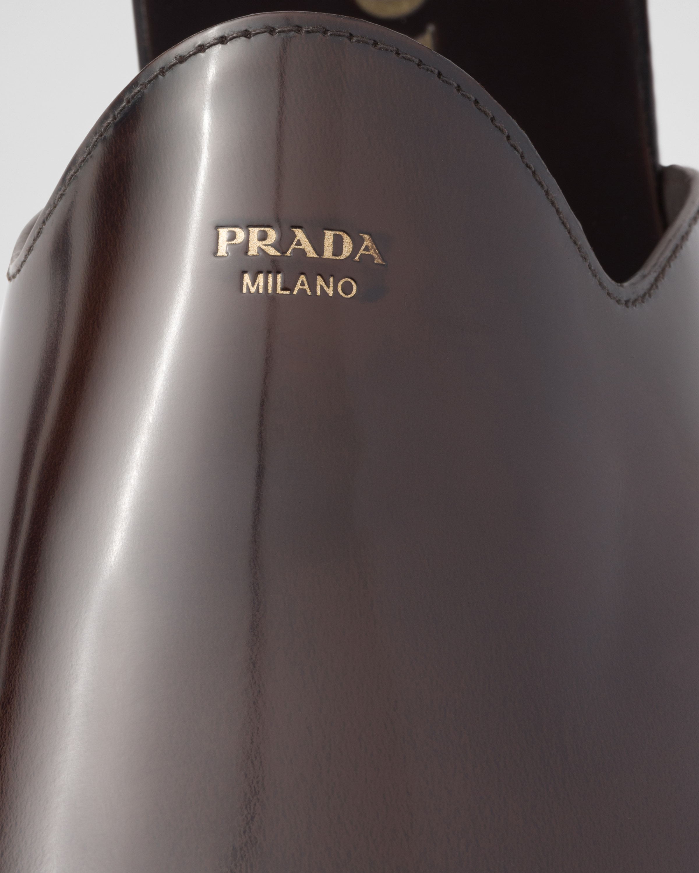 ブラウン ブラッシュドレザー スリッパ | PRADA
