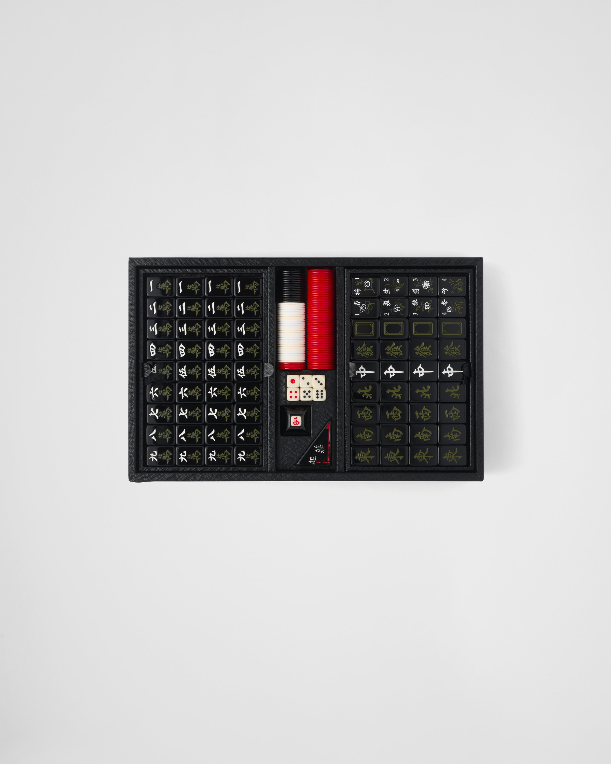 注目ショップ・ブランドのギフト ブラック PRADA | ゲーム マージャン サフィアーノレザー オセロ
